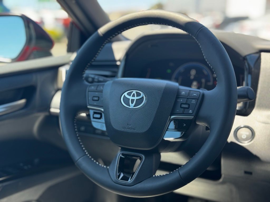 2025 Toyota Camry SE Image 28 of 31