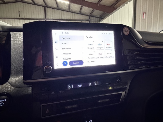 2025 Toyota Camry SE Image 13 of 18