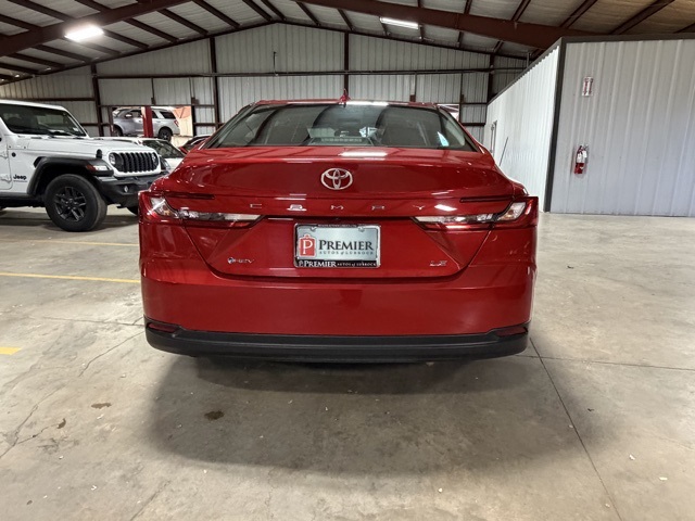 2025 Toyota Camry SE Image 7 of 18