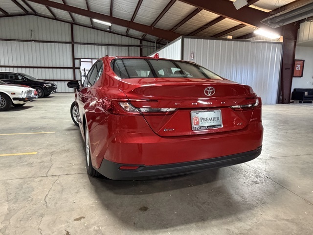 2025 Toyota Camry SE Image 18 of 18