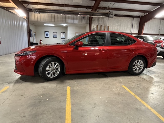 2025 Toyota Camry SE Image 1 of 18