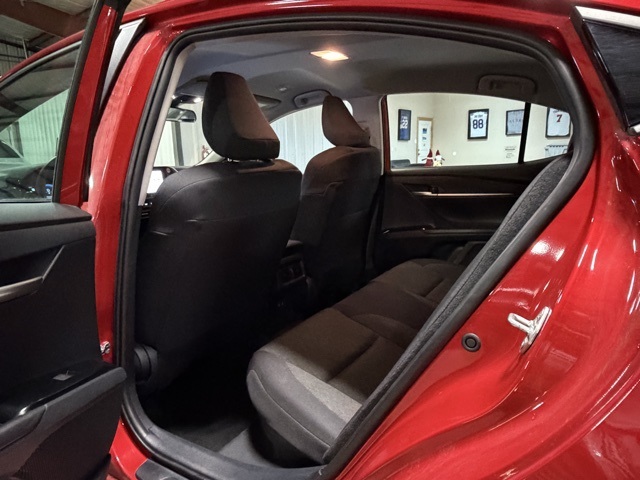 2025 Toyota Camry SE Image 17 of 18