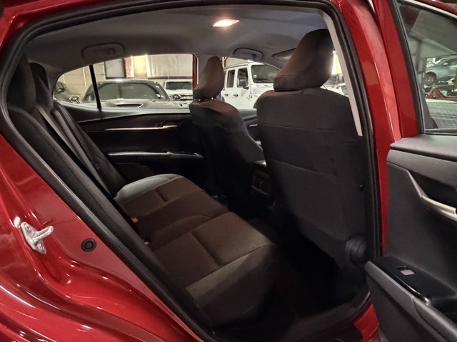 2025 Toyota Camry SE Image 8 of 18