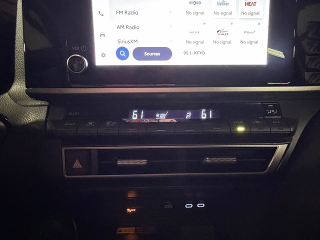 2025 Toyota Camry SE Image 15 of 18