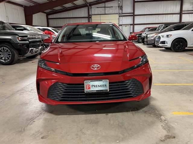 2025 Toyota Camry SE Image 3 of 18