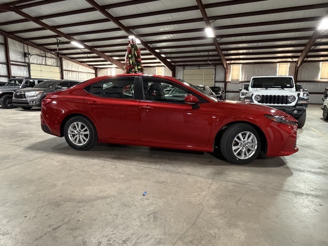 2025 Toyota Camry SE Image 5 of 18