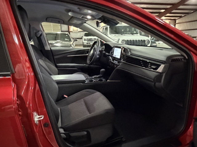 2025 Toyota Camry SE Image 9 of 18