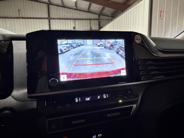 2025 Toyota Camry SE Image 14 of 18