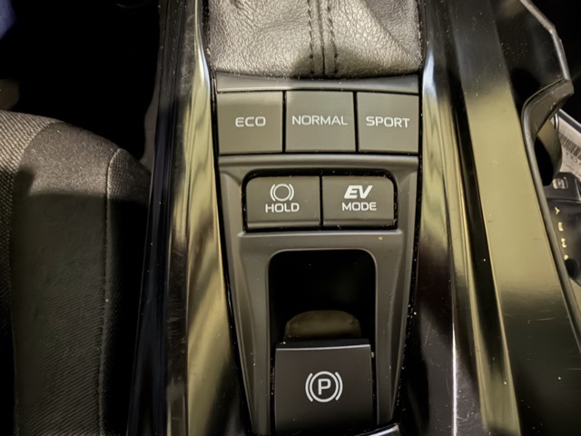 2025 Toyota Camry SE Image 16 of 18