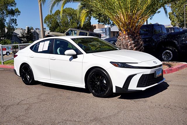2025 Toyota Camry LE Image 3 of 36