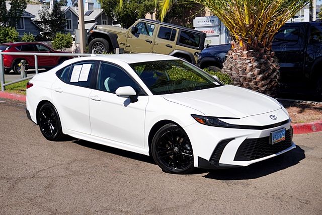 2025 Toyota Camry LE Image 1 of 36