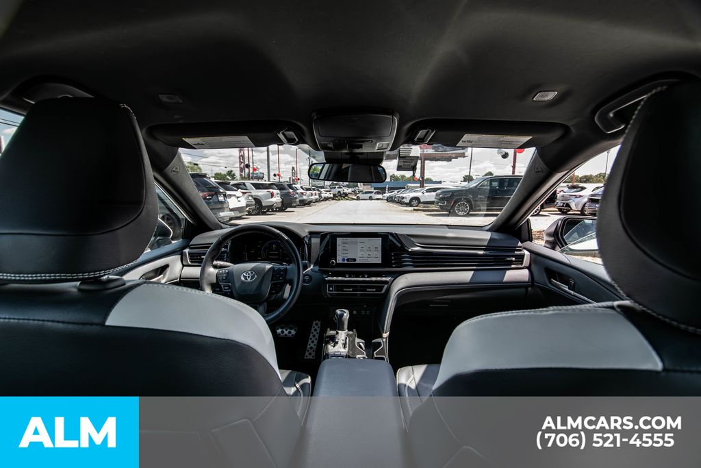 2025 Toyota Camry SE Image 13 of 27