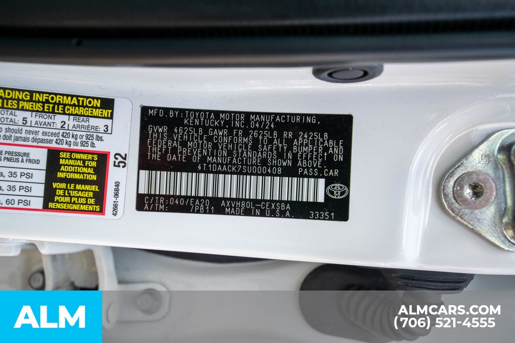 2025 Toyota Camry SE Image 17 of 27