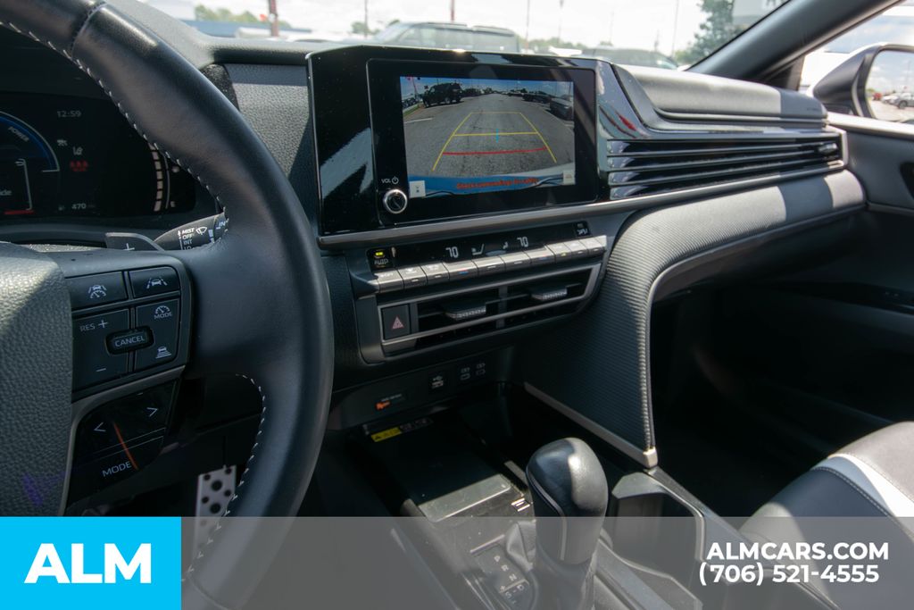 2025 Toyota Camry SE Image 24 of 27