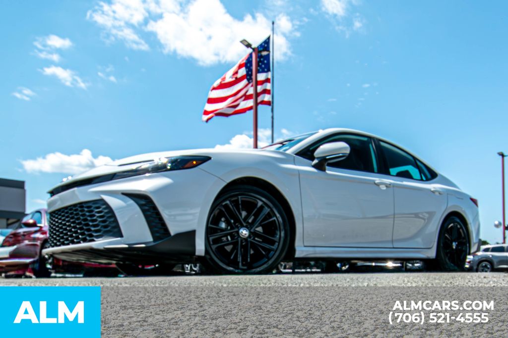 2025 Toyota Camry SE Image 8 of 27