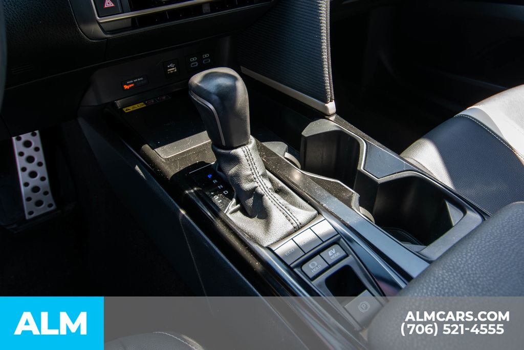 2025 Toyota Camry SE Image 16 of 27