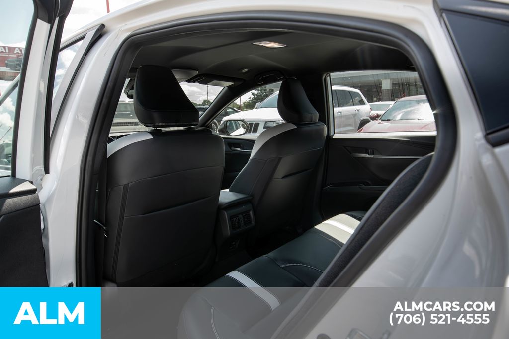2025 Toyota Camry SE Image 11 of 27