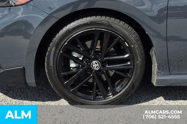 2025 Toyota Camry SE Image 8 of 36