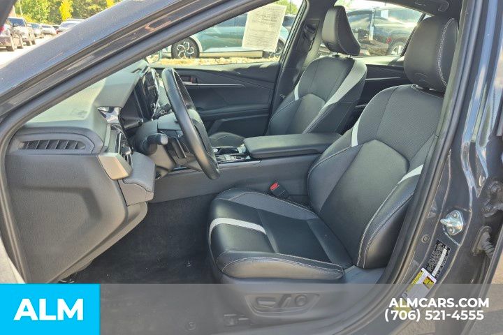 2025 Toyota Camry SE Image 13 of 36