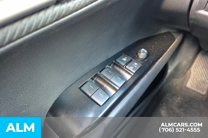 2025 Toyota Camry SE Image 25 of 36