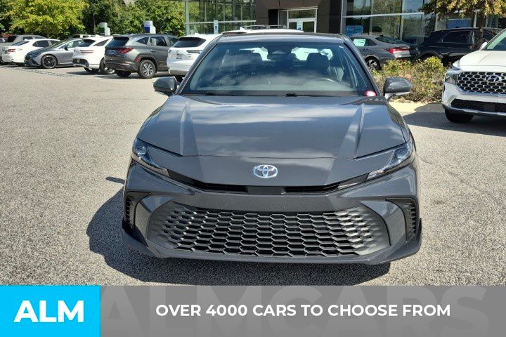 2025 Toyota Camry SE Image 2 of 36