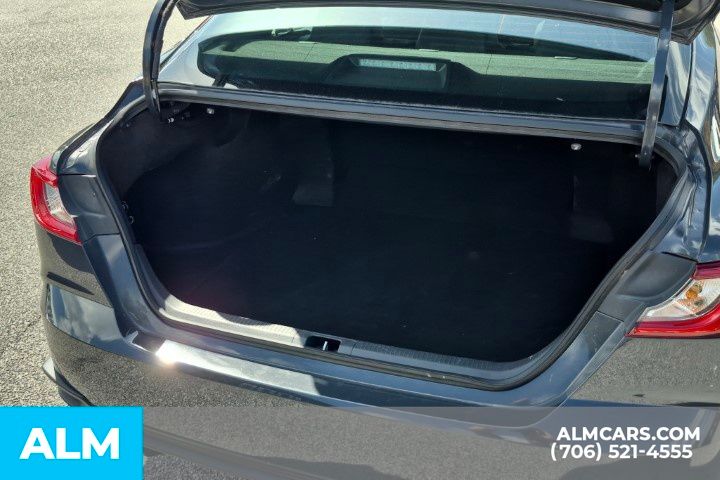 2025 Toyota Camry SE Image 9 of 36