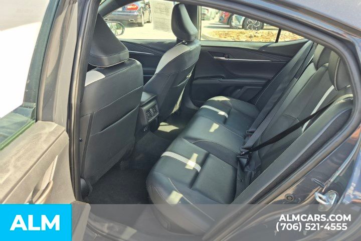 2025 Toyota Camry SE Image 12 of 36