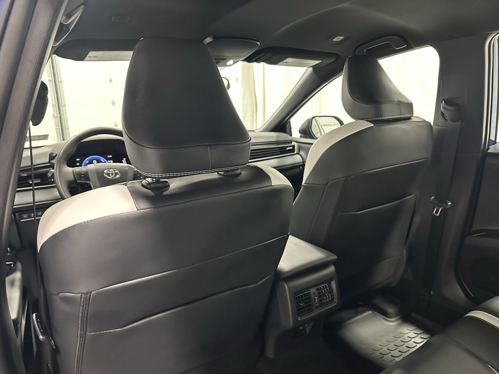 Vehicle image 47 of 68
