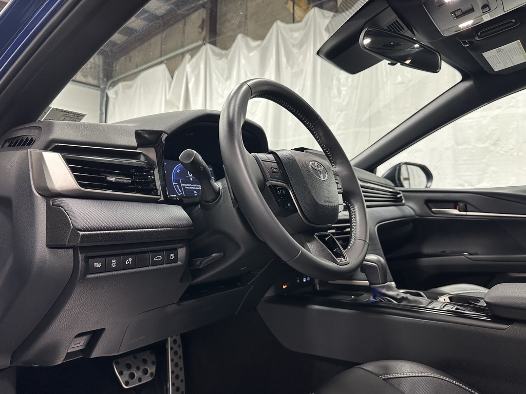 Vehicle image 14 of 68