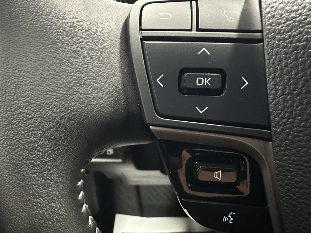 Vehicle image 18 of 68