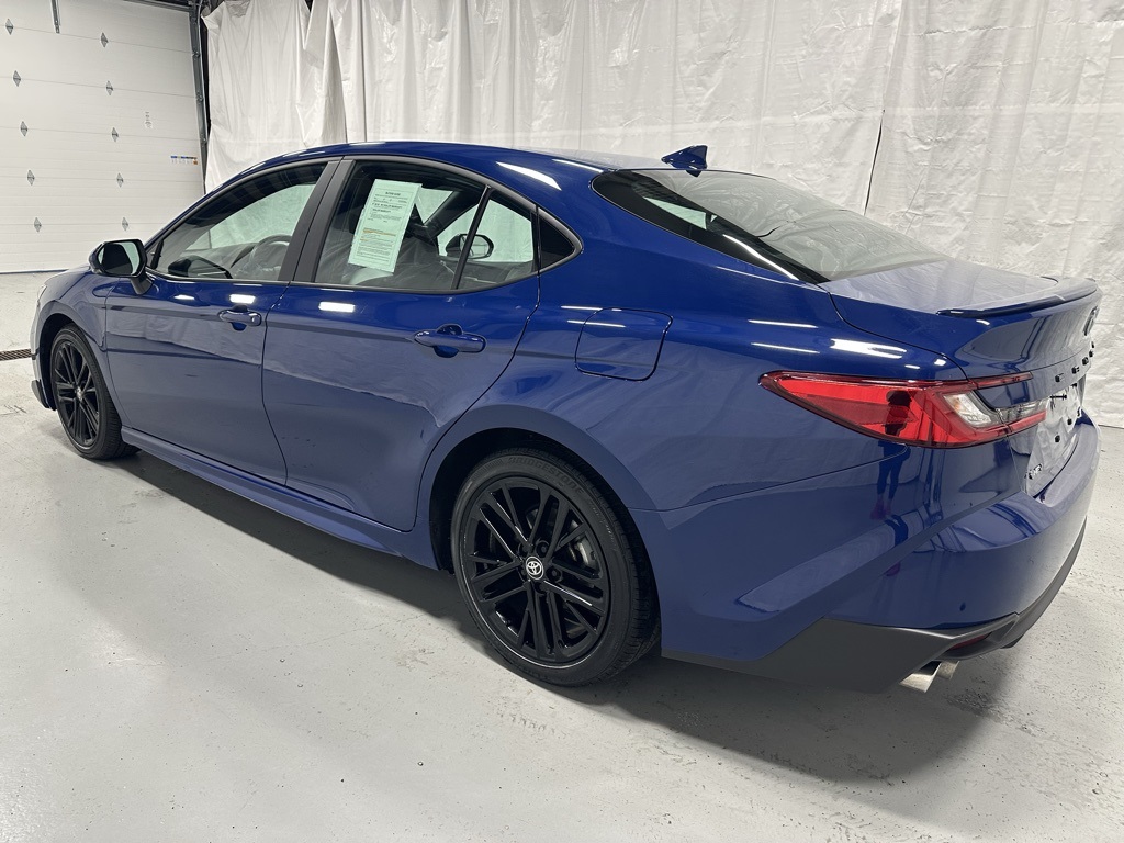 Vehicle image 6 of 68