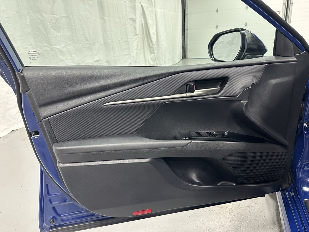 Vehicle image 8 of 68