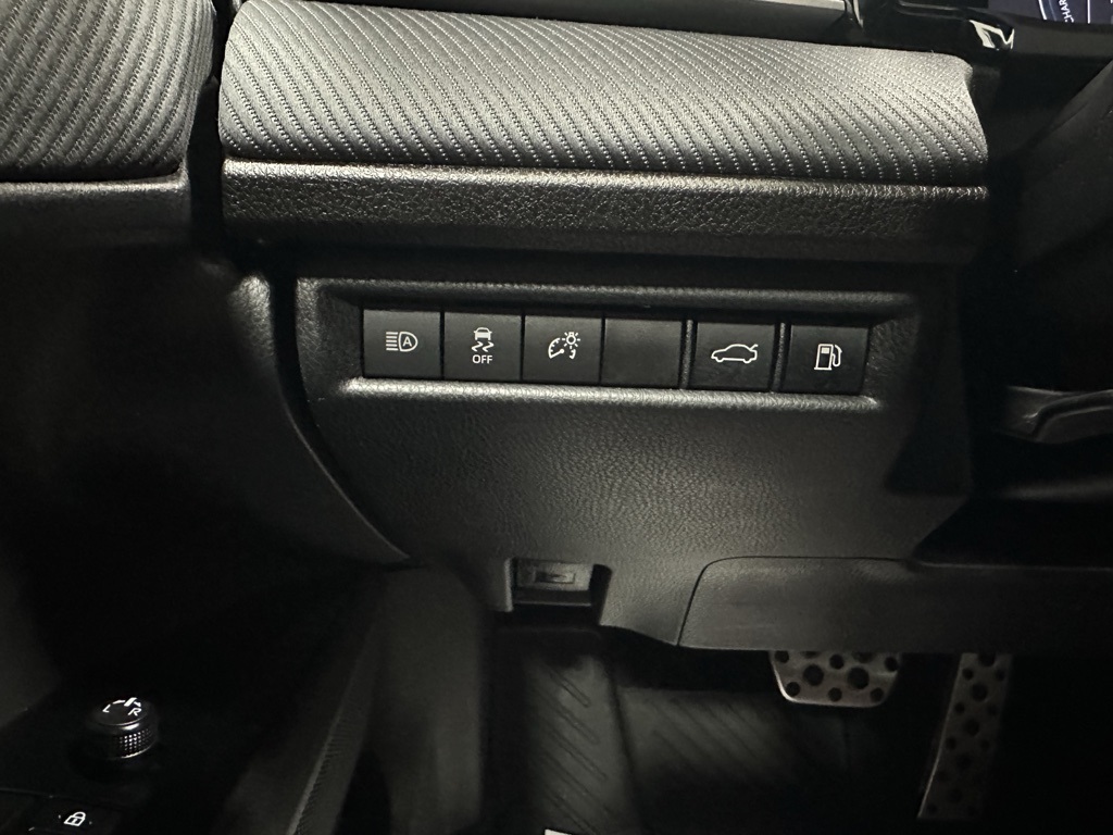 Vehicle image 16 of 68