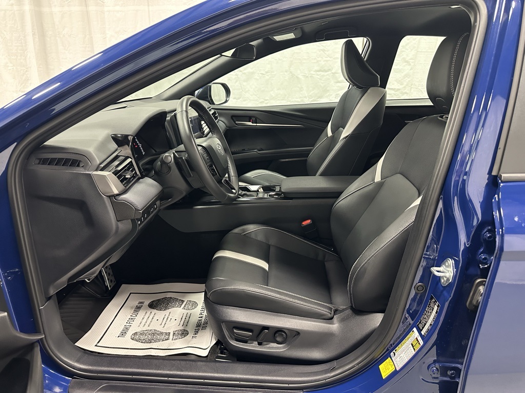 Vehicle image 10 of 68