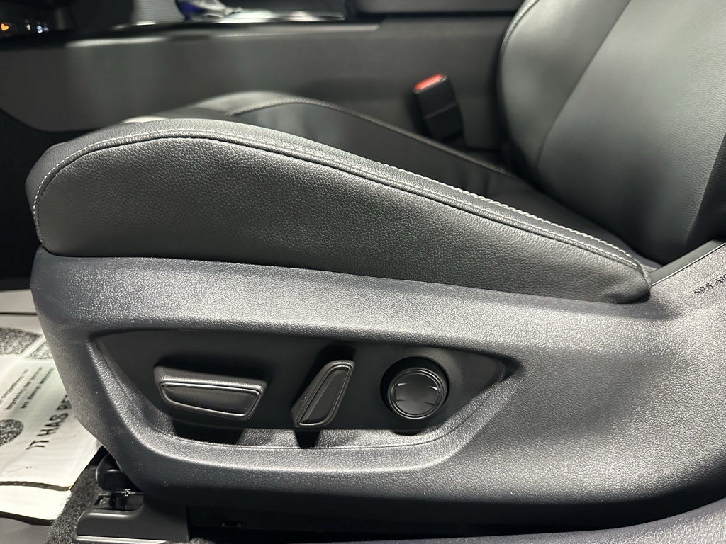 Vehicle image 11 of 68