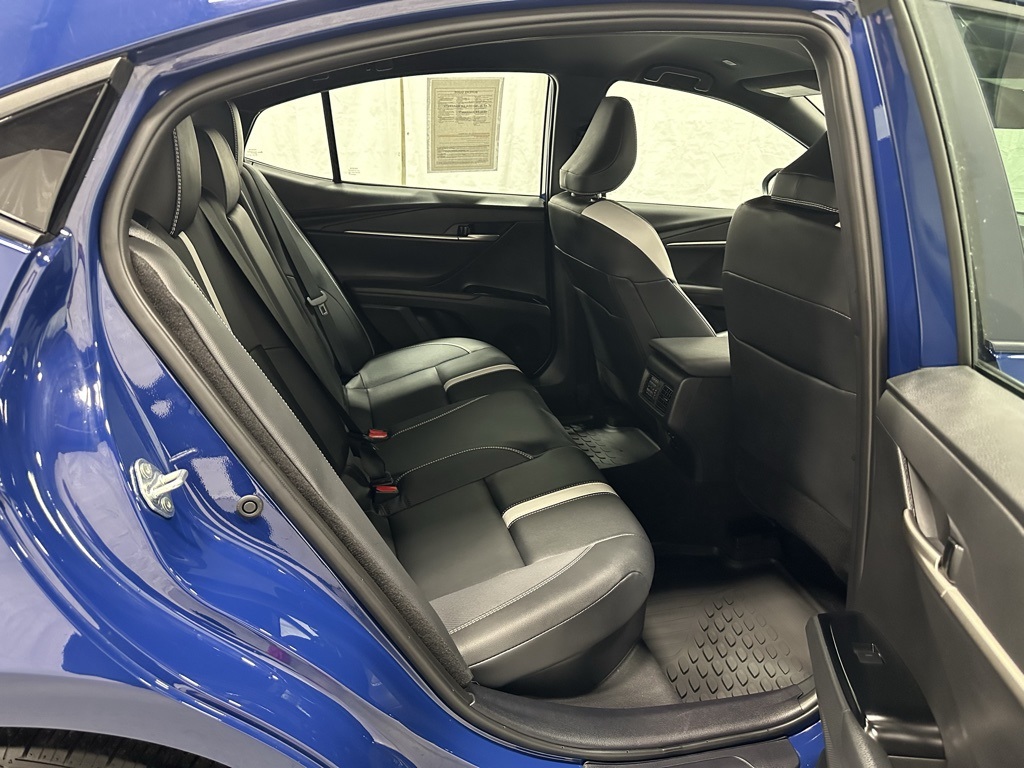 Vehicle image 50 of 68
