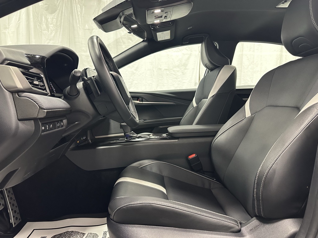 Vehicle image 13 of 68