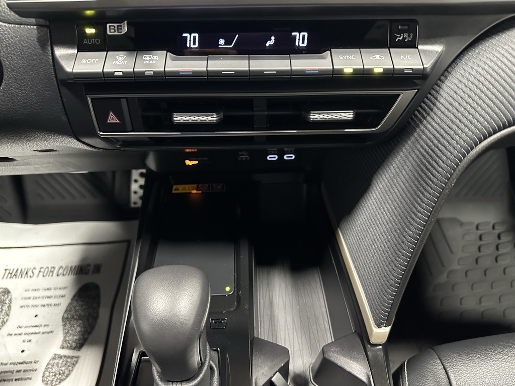 Vehicle image 37 of 68