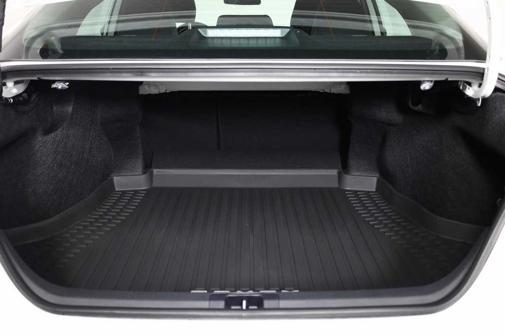 Vehicle image 5 of 14