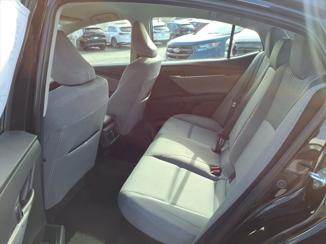 2025 Toyota Camry SE Image 6 of 31