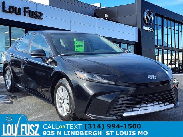 2025 Toyota Camry SE Image 1 of 31