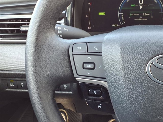 2025 Toyota Camry SE Image 10 of 31