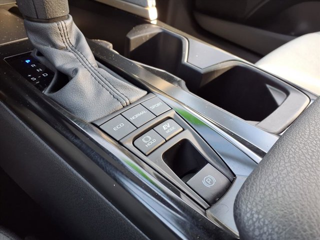 2025 Toyota Camry SE Image 23 of 31