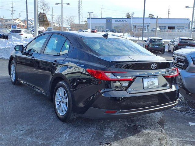 2025 Toyota Camry SE Image 3 of 31
