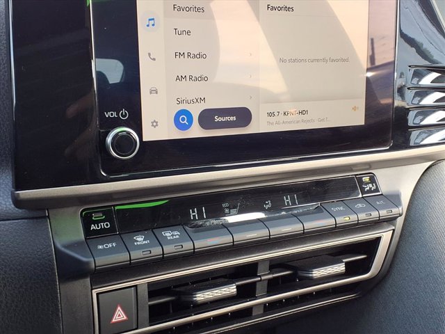 2025 Toyota Camry SE Image 12 of 31