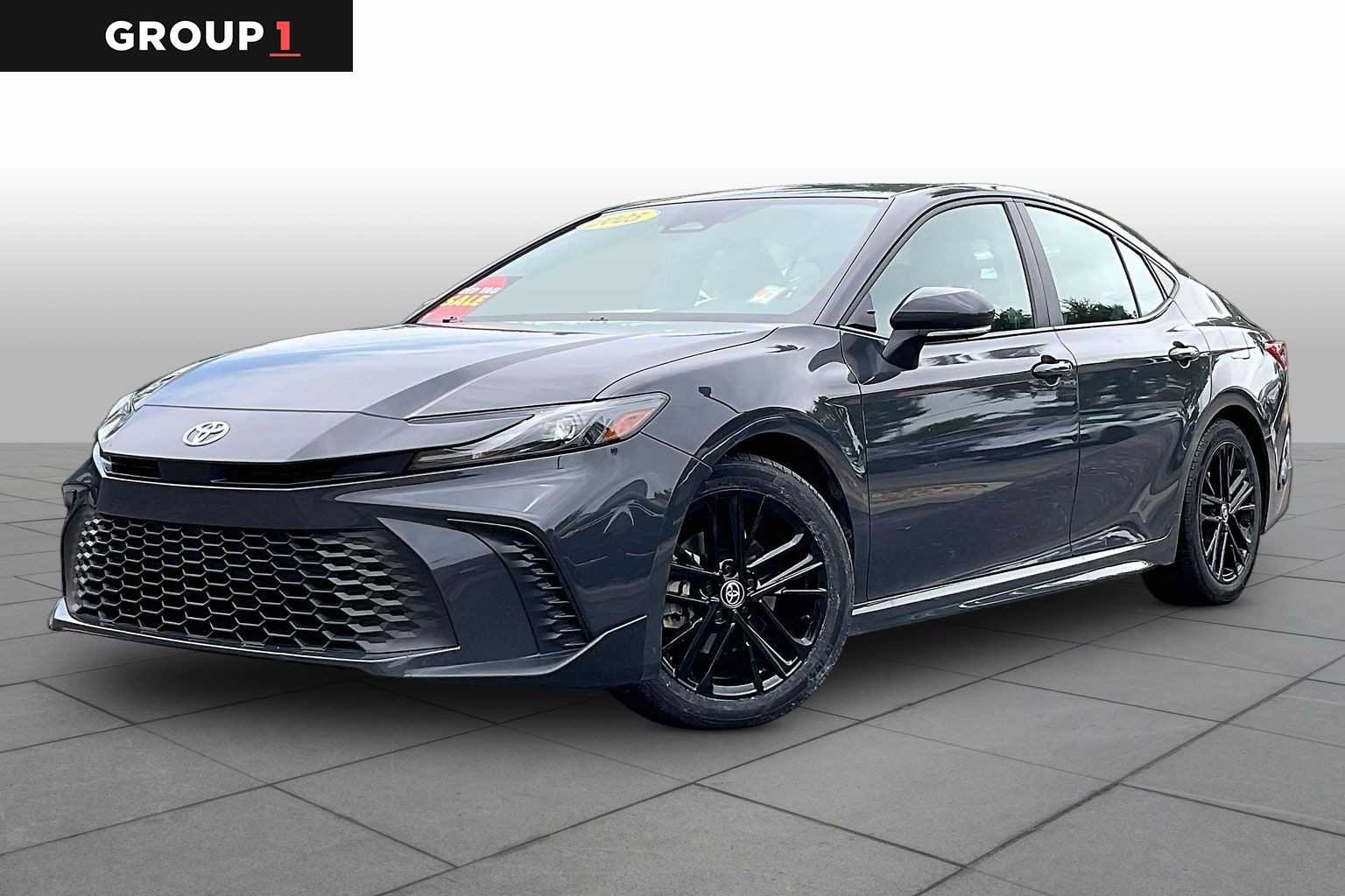 2025 Toyota Camry SE Image 1 of 33