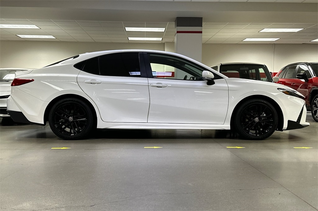 2025 Toyota Camry SE Image 5 of 29