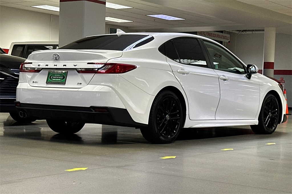 2025 Toyota Camry SE Image 6 of 29