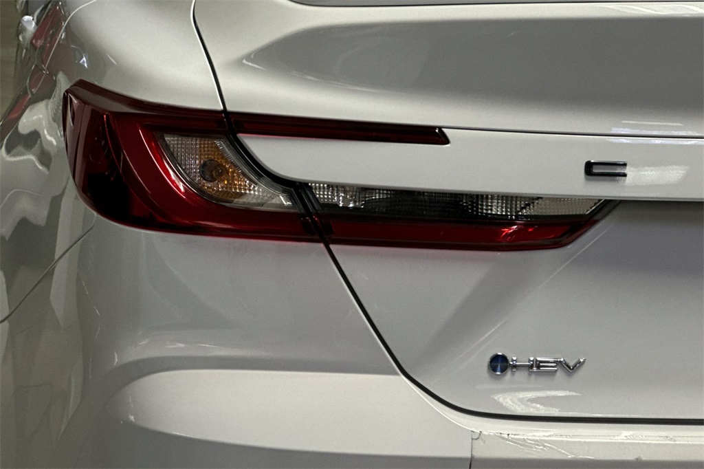 2025 Toyota Camry SE Image 25 of 29