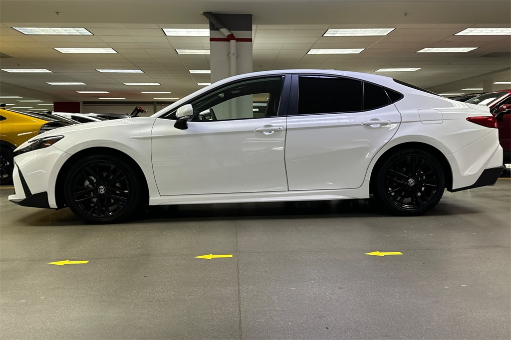 2025 Toyota Camry SE Image 9 of 29